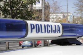 Žena nasrnula na policajca i nanijela mu povrede