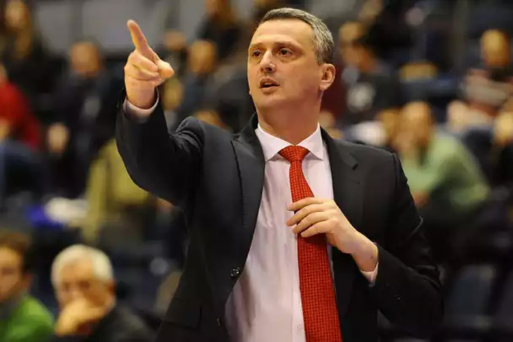 Radonjić na klupi Bajerna
