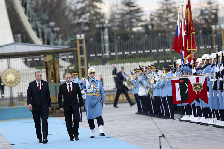 Vladimir Putin u Ankari dočekan uz najviše počasti