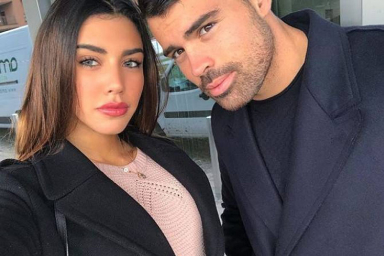 Robusni napadač zabrinut zbog seksi fotografija svoje djevojke