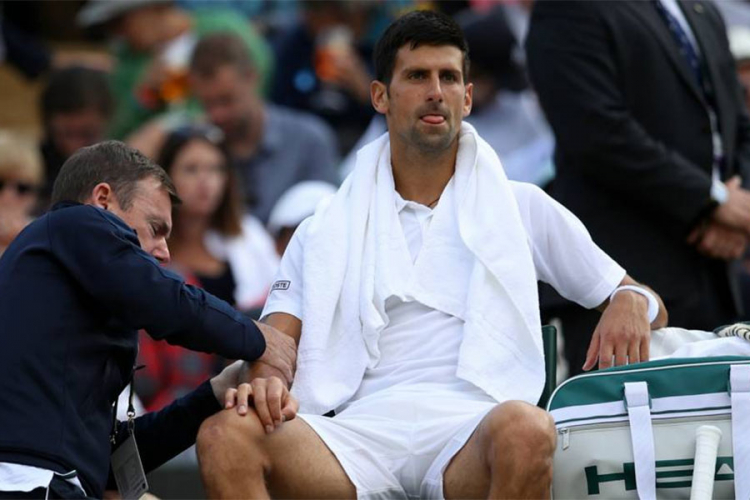Novak počeo pripreme za šljaku bez pravog trenera