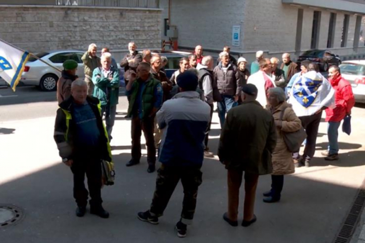 Počeli protesti demobilisanih boraca: Blokirane dionice magistralnih puteva