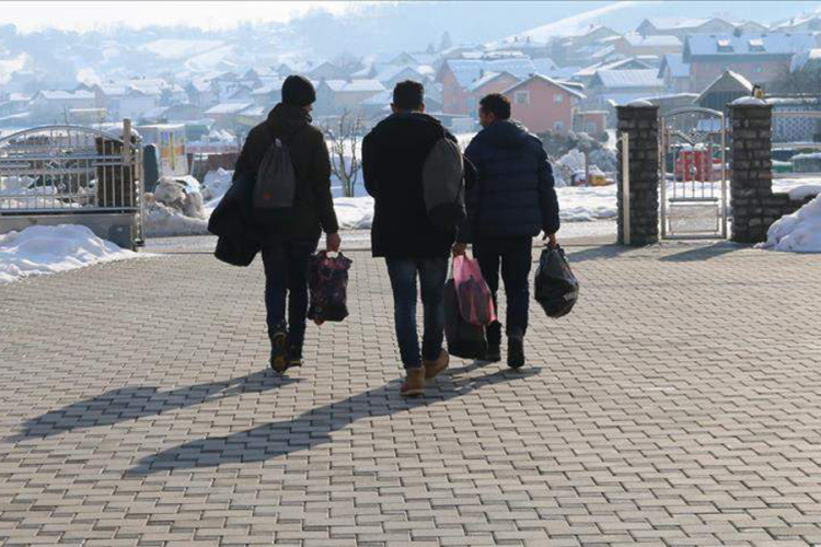 Migranti u Velikoj Kladuši napali i opljačkali Sirijca