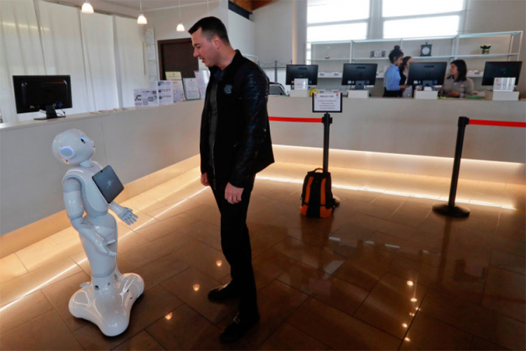 Italijani oduševljeni Pepperom robotom konsijeržom