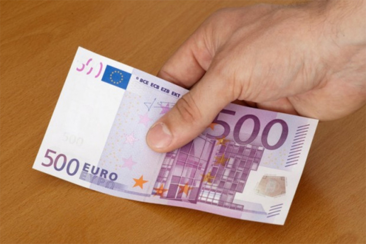 Sa falsifikovanih 500 evra platio 130 litara rakije