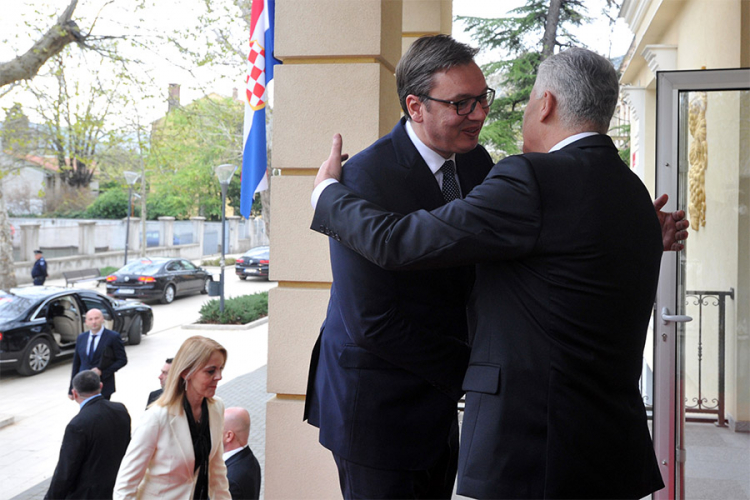 Čović Vučiću poklonio sliku "Pralje na Neretvi"