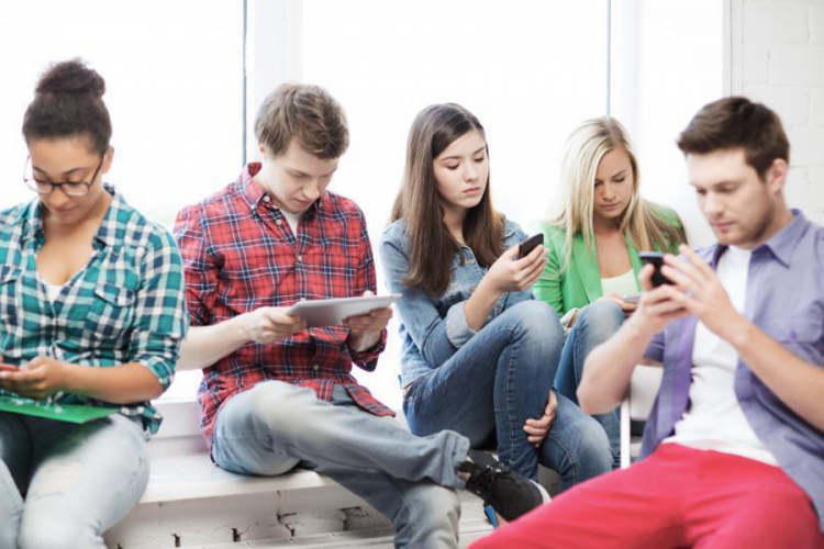 Ko zloupotrijebi mobilni telefon biće izbačen iz škole