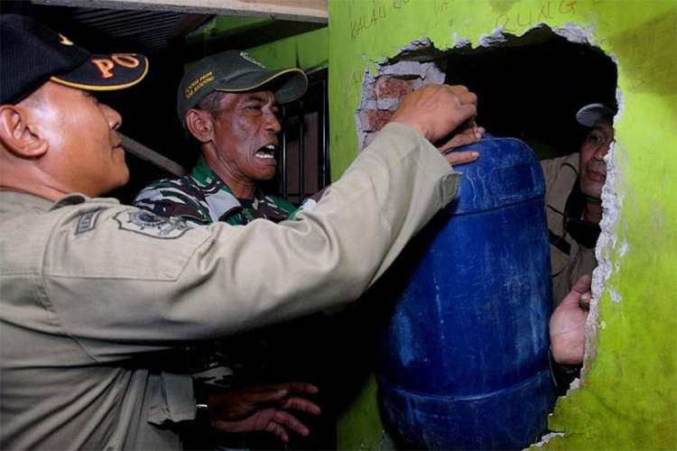 Više od 60 ljudi u Indoneziji umrlo od trovanja alkoholom
