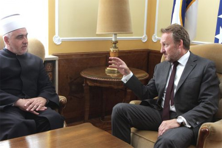 Izetbegović i Kavazović: Vlasti RS da prestanu sa sistematskim diskriminisanjem povratnika