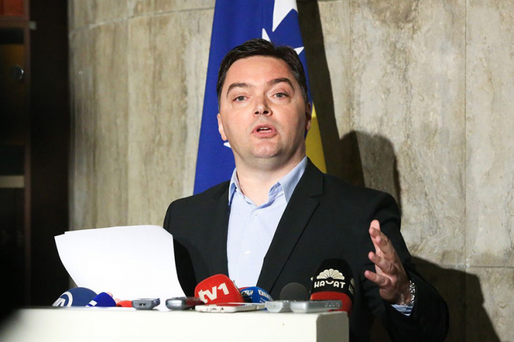 Košarac: Jeftino predizborno sijelo izolovanog Izetbegovića