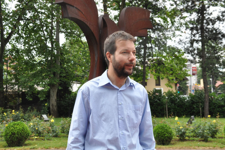 Nebojša Kuruzović: Kad pjesnici lažu, oni to rade za vaše dobro
