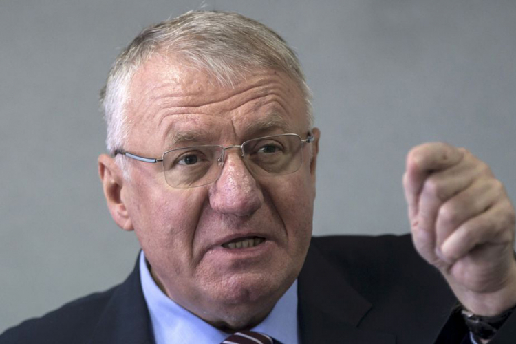 Hoće li Šešelj izgubiti poslanički mandat?