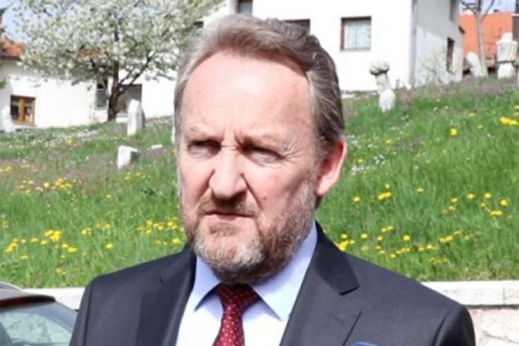 Izetbegović: Proizvodićemo oružje za tržište, ali i za ne daj Bože