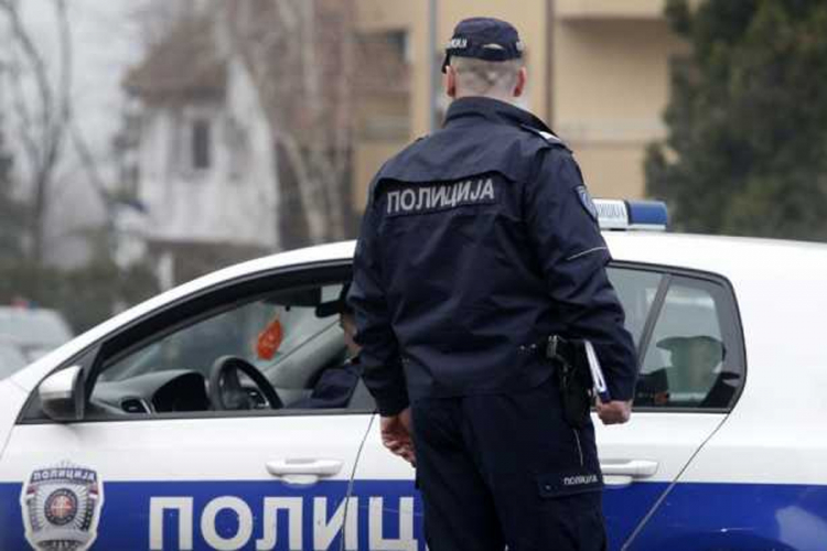 Pucao u majku, promašio, ubio sestru pa sebe