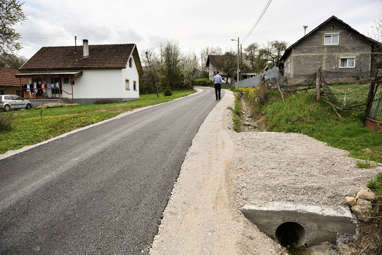 Dragočaj dobio 1,3 kilometra asfalta