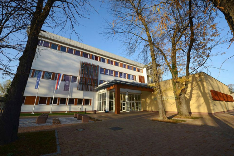 Sociolozi osuđuju uvođenje vjeronauke u srednje škole u RS