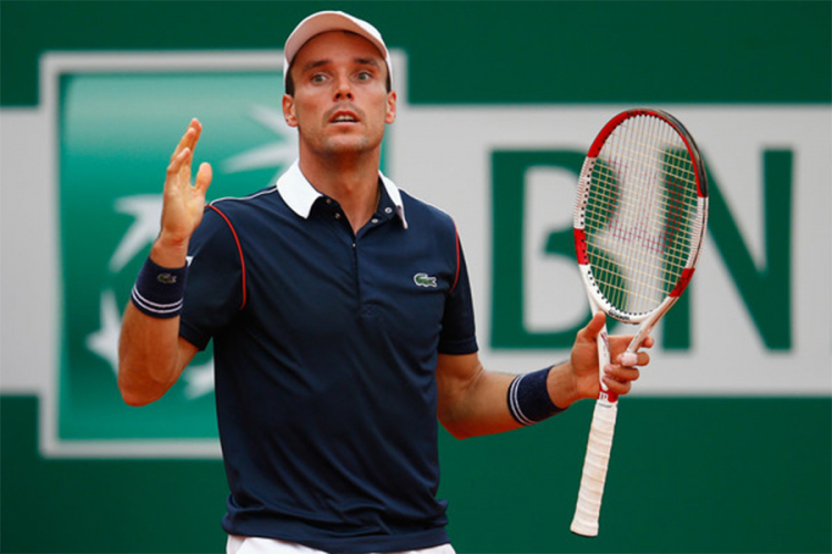 Bautista Agut napucao skupljača loptica u glavu