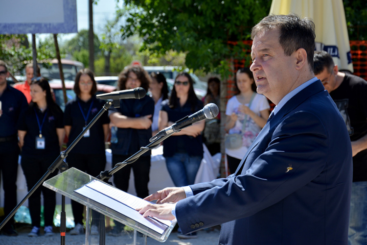Dačić: Incident sa zastavom u Jasenovcu bez presedana