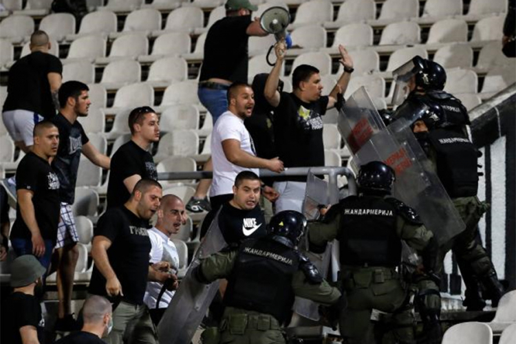 "Grobari" otjerali policiju sa tribine