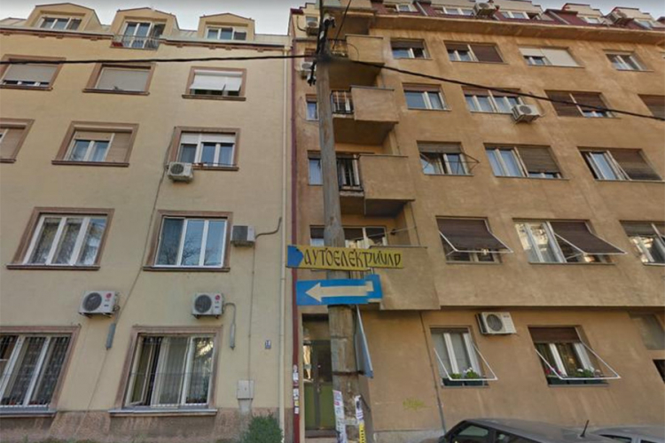Mladić teško povrijeđen u padu sa petog sprata