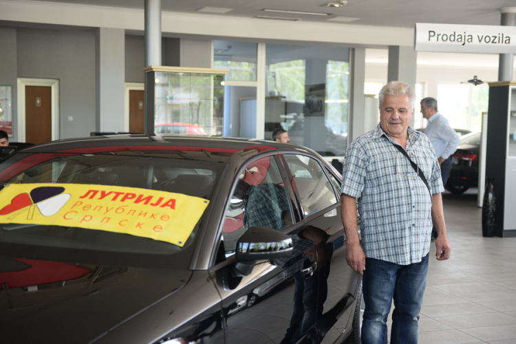 Rade Šinik iz Gradiške "ogrebao" Audi A3
