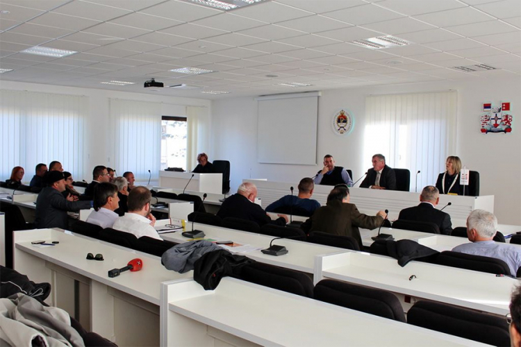 Incident u bilećkoj Skupštini: Dražen Dunđer ošamario Srđana Rogana