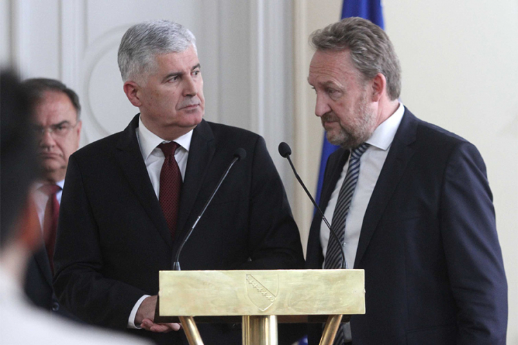 Zaiskrilo među članovima Predsjedništva: Izetbegović povukao Čovića pred Tuskom