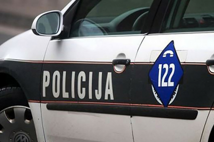 U saobraćajnoj nesreći povrijeđena dva vozača