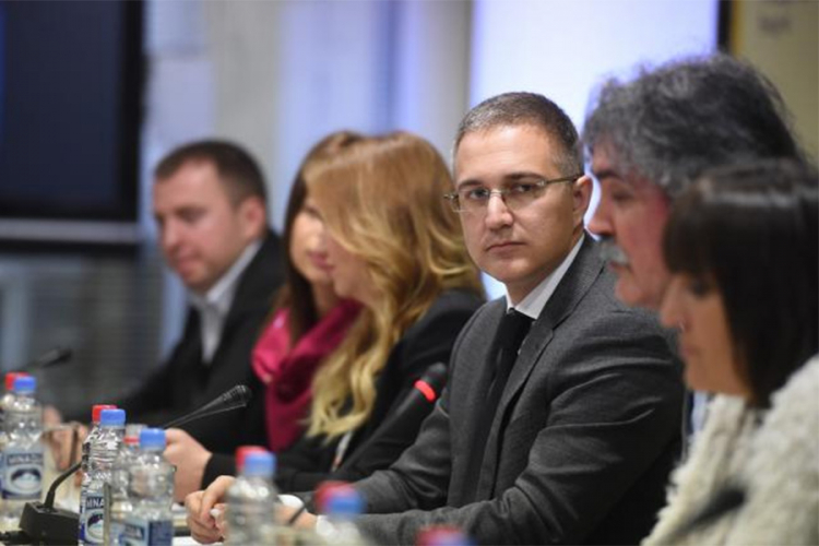 Stefanović: Skupovi u Hrtkovcima zabranjeni zbog bezbednosti