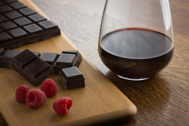Crno vino i tamna čokolada podmlađuju