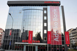 U ponudi prva debitna kartica sa mirisom jagode