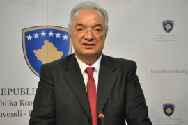 Osnivač OVK laktom udario poslanika u skupštini Kosova