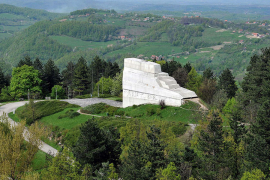 Za sanaciju stepenica kod spomenika na Banj brdu 45.000 KM