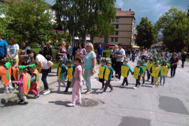 Mališani obradovali sugrađane maskenbalom i priredbom