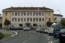Opštinski kombi i dalje vozi đake na nastavu
