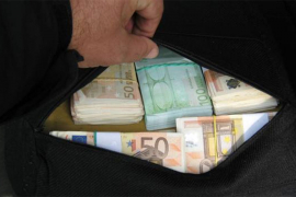 Oduzeto 11.000 evra i 3.000 funti