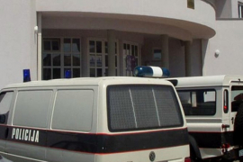 Osumnjičeni da su pretukli policajce i prijetili da će im pobiti djecu