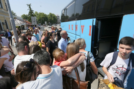 Učenike dočekali zagrljaji i suze