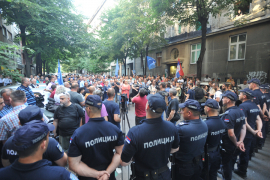 Radikali protiv "Mirdite", pokušali da probiju policijski kordon