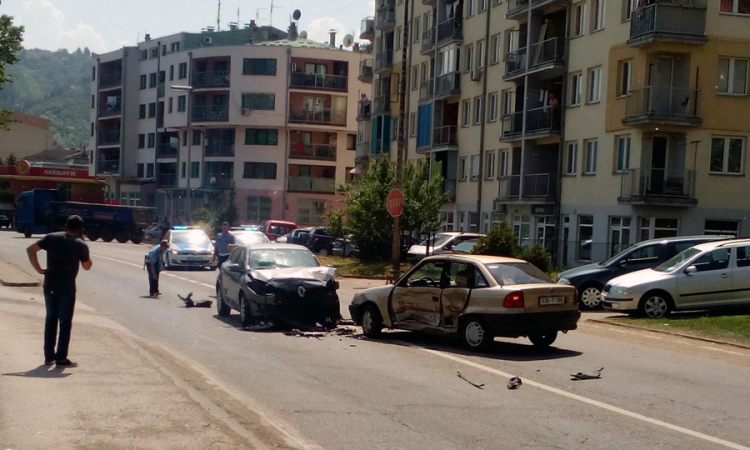 Dvoje povrijeđeno u sudaru u Zvorniku