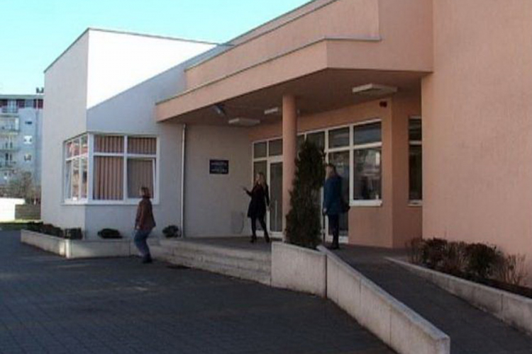 Devetoro đaka iz Kozarske Dubice i dalje bez prevoza
