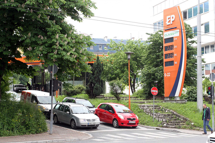 Gorivo poskupjelo u FBiH, RS čeka cijene sirove nafte