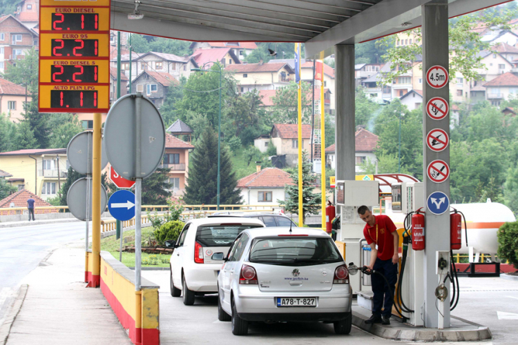 Cijena goriva u FBiH ide nebu pod oblake