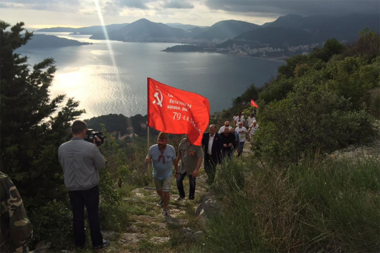 "Besmrtni puk" prvi put marširao Budvom