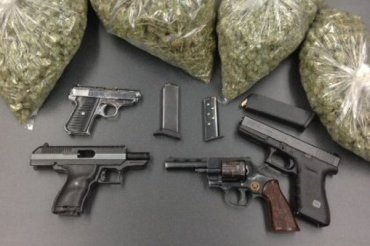 Pretres na 19 lokacija, zaplijenjeno oružje i droga