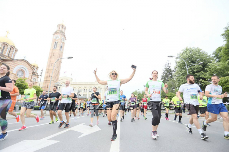 Hiljade trkača trči na Banjalučkom polumaratonu