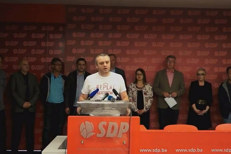 Šest opštinskih organizacija DF-a prešlo u SDP