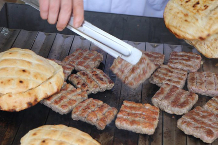 Devet roštiljnica na "Ćevap festu"