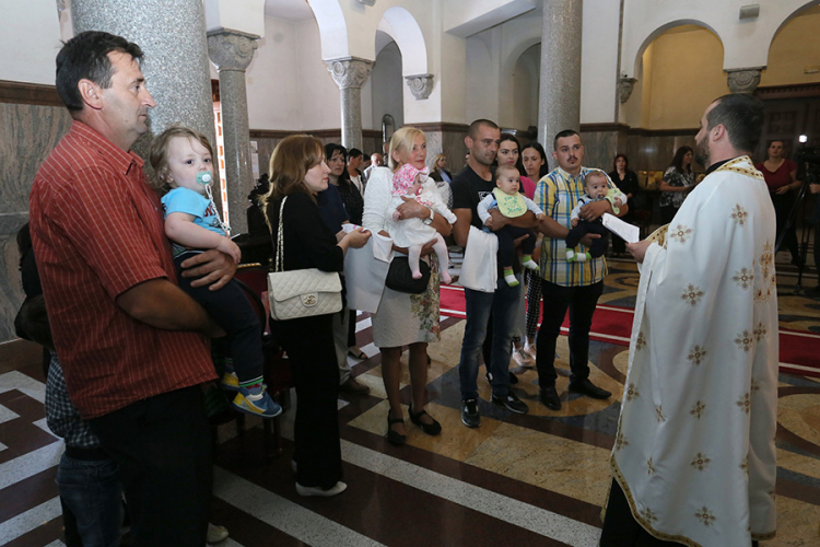 Održano deseto kolektivno krštenje u organizaciji Udruženja "4+"