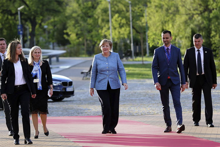 Merkel: U našem interesu bezbijedan zapadni Balkan